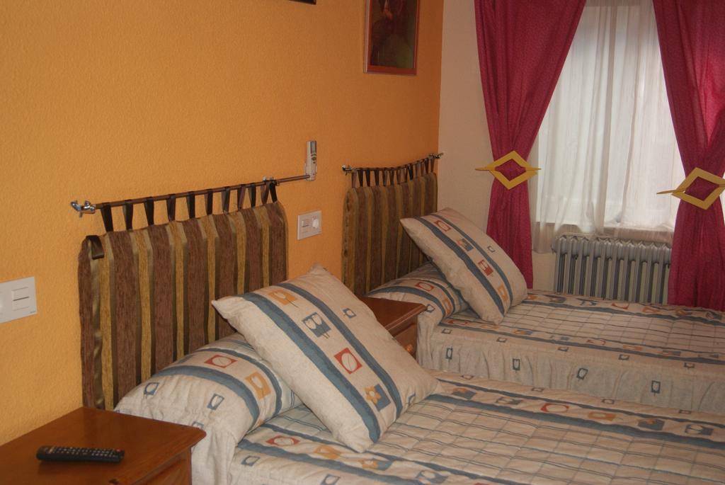 سلامنكا Pension Restaurante La Liebre المظهر الخارجي الصورة
